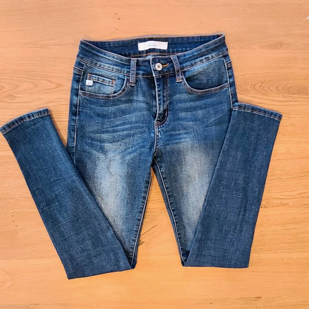 KanCan Mid Rise Medium Wash Skinny Jeans Sz. 5/26